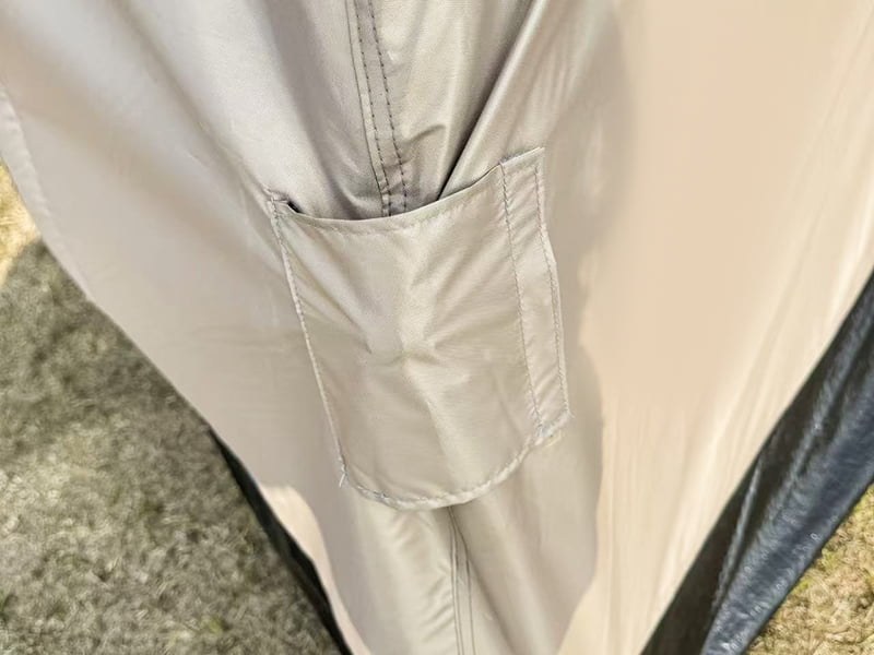 Autokempový stan namontovaný vzadu Autokempový stan namontovaný vzadu