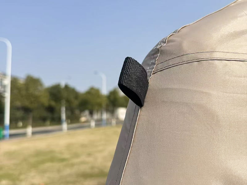 Autokempový stan namontovaný vzadu Autokempový stan namontovaný vzadu
